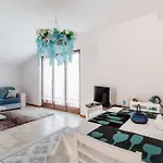 Wisteria On Apartment Como