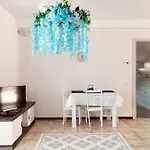 Wisteria On Apartment Como