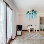 Apartment Wisteria On Como