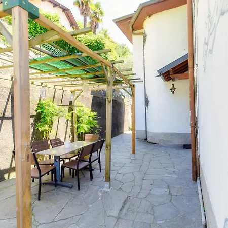 Wisteria On كومو