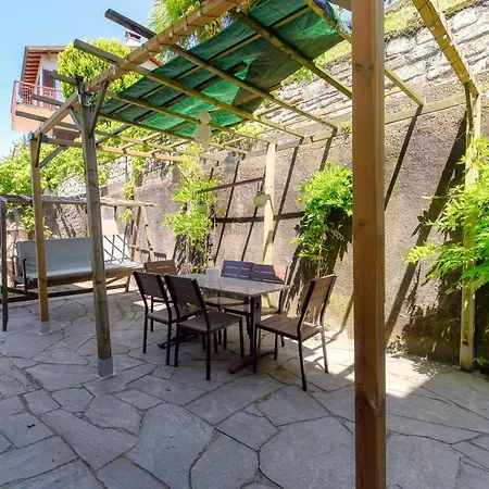 Wisteria On Daire Como