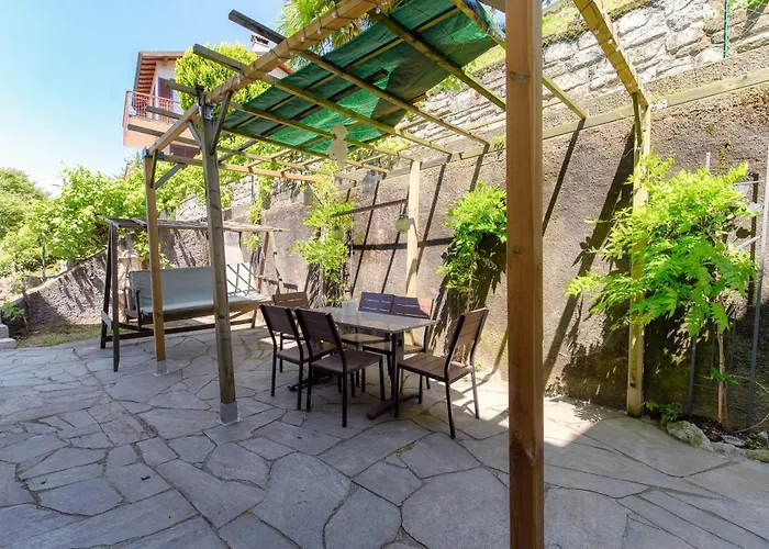 Wisteria On Daire Como