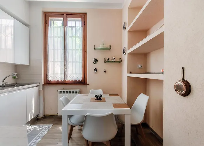 Wisteria On Daire Como