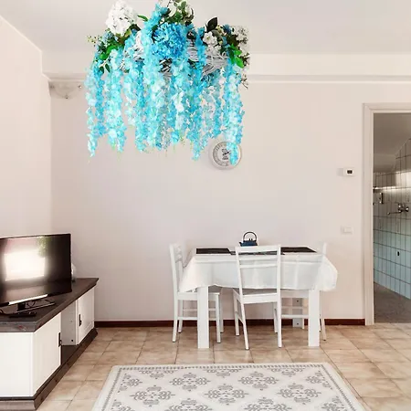 Wisteria On Apartment Como